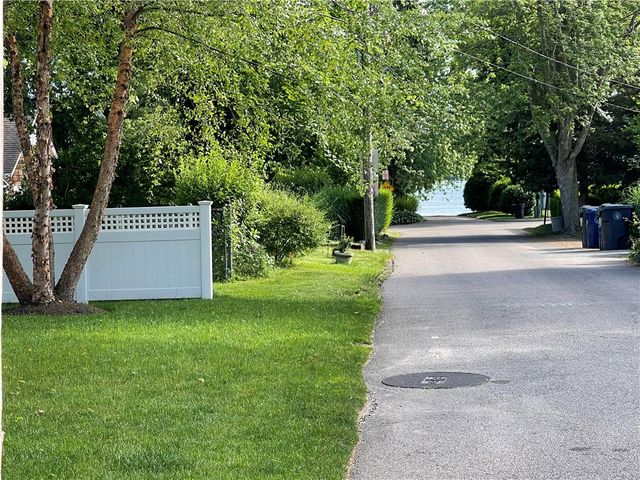 80 Preston Drive, Warwick, RI 02886