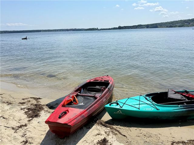 80 Preston Drive, Warwick, RI 02886