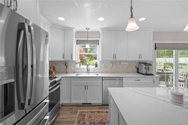 80 Preston Drive, Warwick, RI 02886