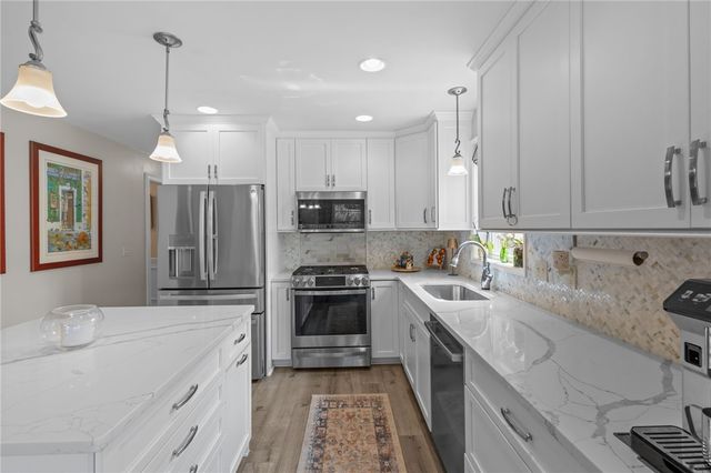 80 Preston Drive, Warwick, RI 02886