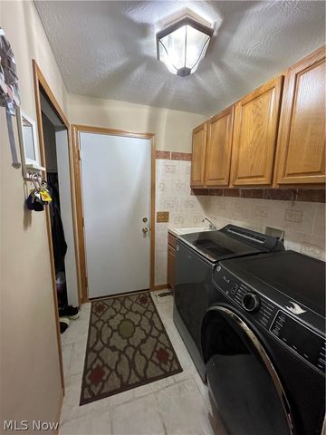 8603 Murray Road, Valley View, OH 44125