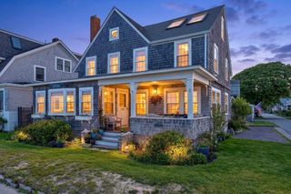 205 Grand Ave, Falmouth, MA 02540