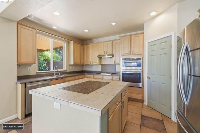 3338 La Cadena Way, Sacramento, CA 95835