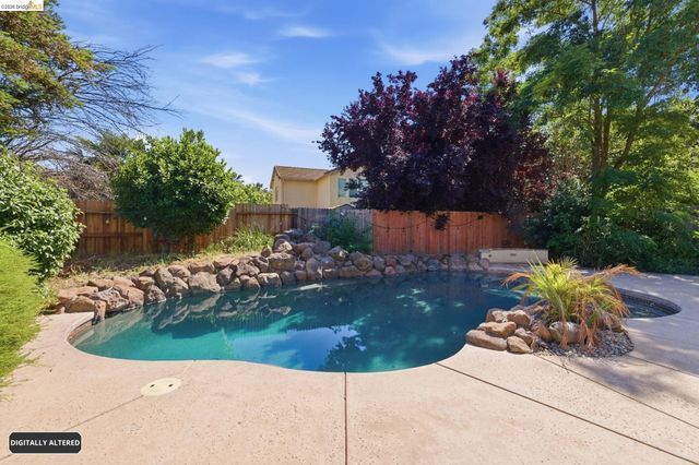 3338 La Cadena Way, Sacramento, CA 95835