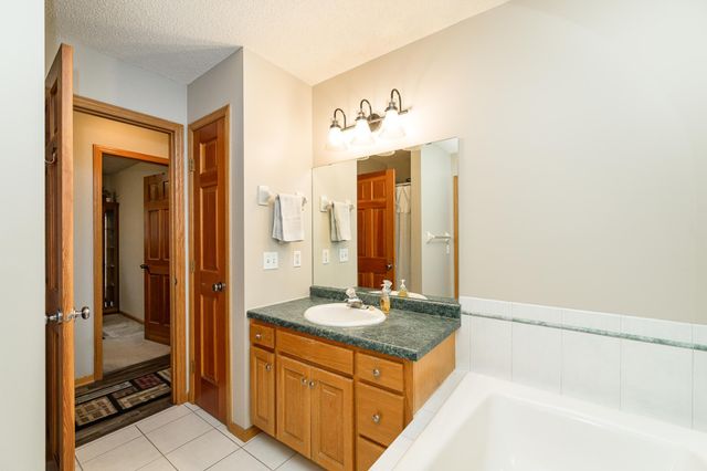 5303 Nicklaus Drive NW, Rochester, MN 55901