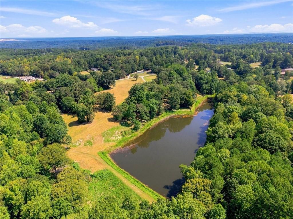 Image 10 of property listing at 568 Franklin Goldmine Road, Cumming, GA 30028
