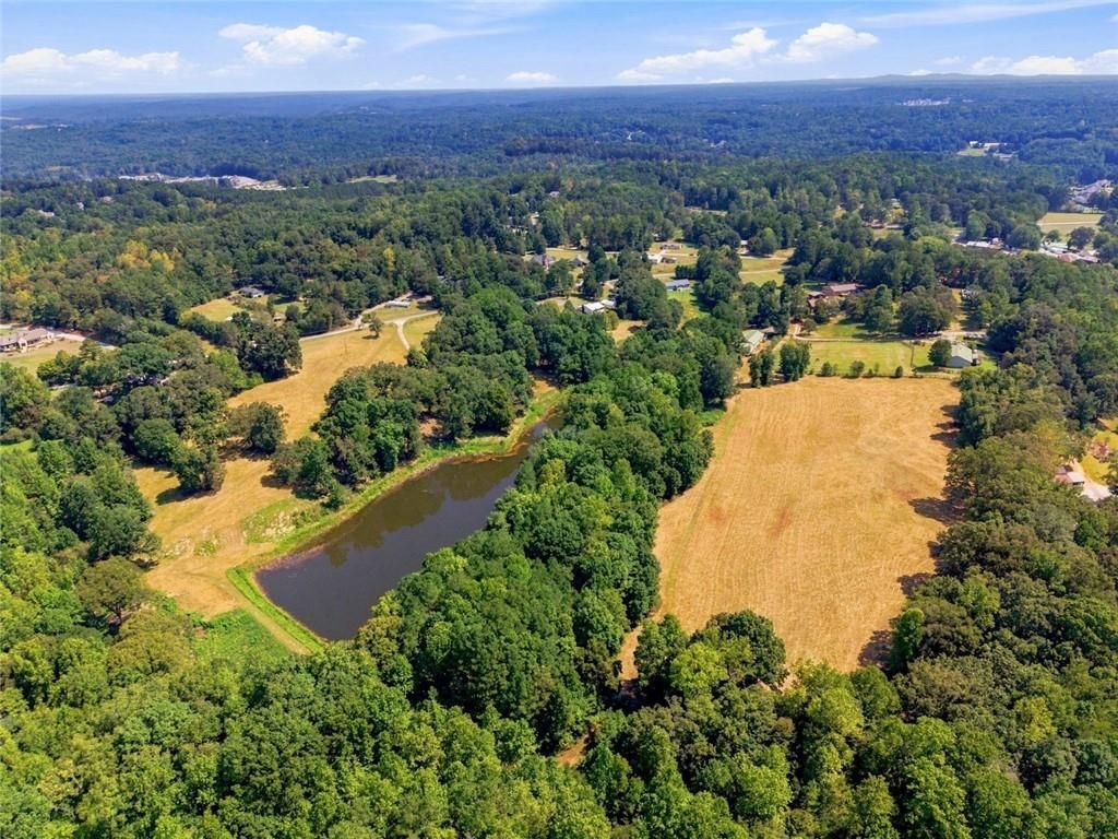 Image 11 of property listing at 568 Franklin Goldmine Road, Cumming, GA 30028