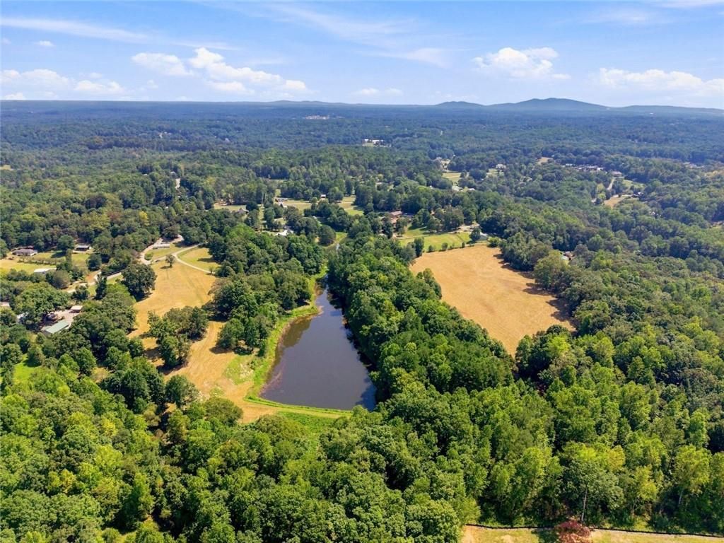 Image 12 of property listing at 568 Franklin Goldmine Road, Cumming, GA 30028
