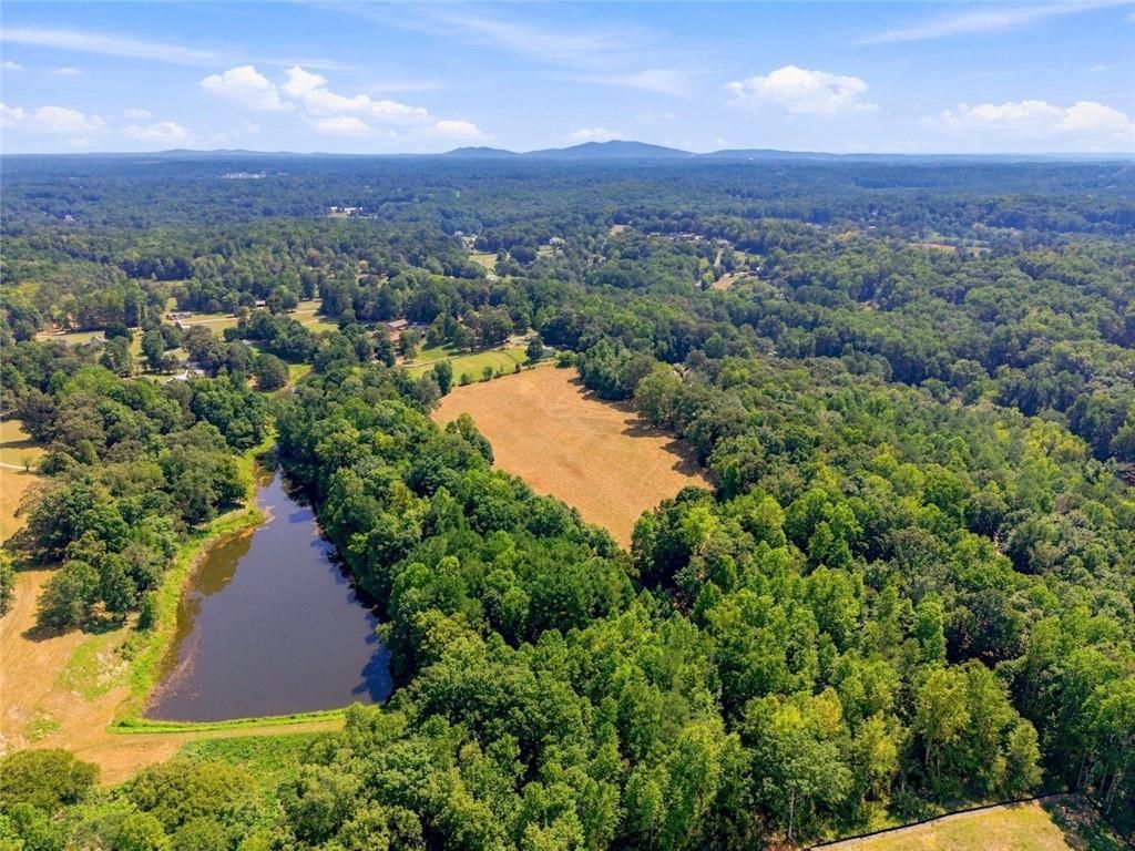 Image 13 of property listing at 568 Franklin Goldmine Road, Cumming, GA 30028
