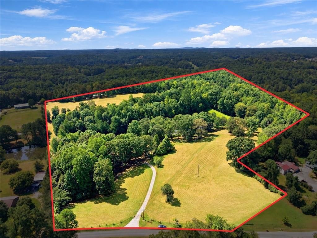 Image 4 of property listing at 568 Franklin Goldmine Road, Cumming, GA 30028