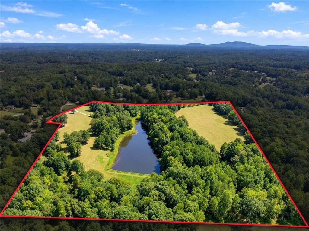 Image 5 of property listing at 568 Franklin Goldmine Road, Cumming, GA 30028