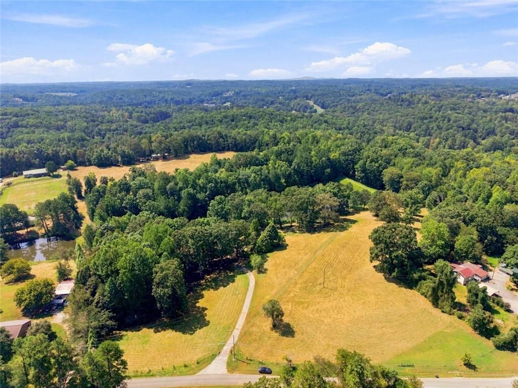 Image 9 of property listing at 568 Franklin Goldmine Road, Cumming, GA 30028
