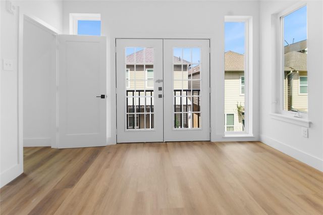 5614 Larkin G, Houston, TX 77007