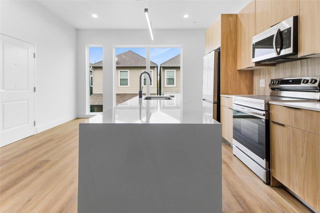 5614 Larkin G, Houston, TX 77007