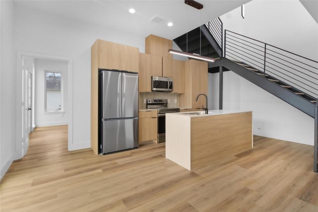 5614 Larkin G, Houston, TX 77007