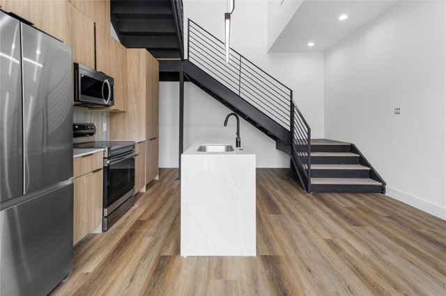 5614 Larkin G, Houston, TX 77007