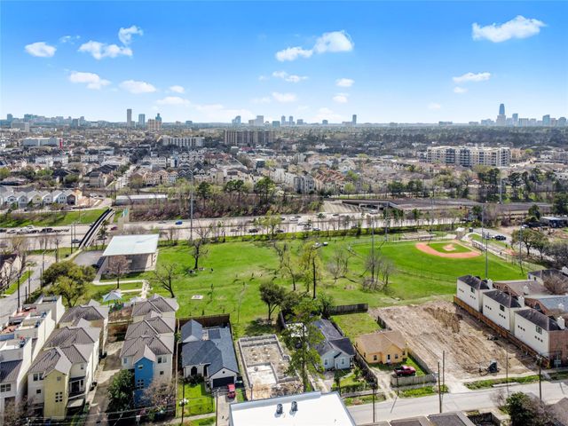 5614 Larkin G, Houston, TX 77007