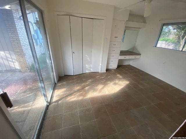 9811 Carolwood Dr, San Antonio, TX 78213