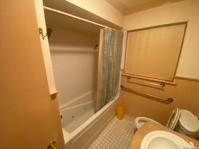 9811 Carolwood Dr, San Antonio, TX 78213