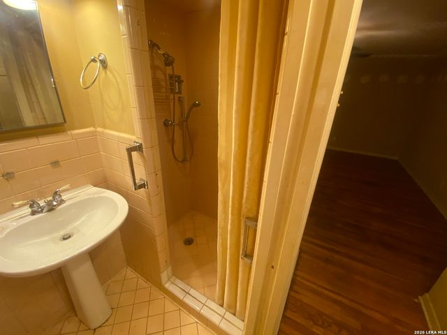 9811 Carolwood Dr, San Antonio, TX 78213