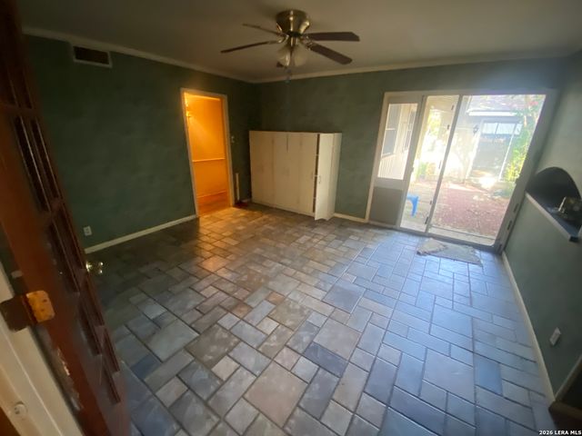 9811 Carolwood Dr, San Antonio, TX 78213