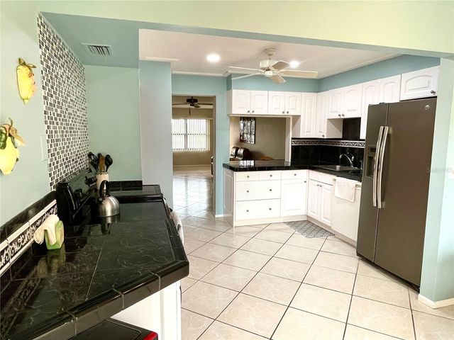 305 30TH AVENUE W A307, Bradenton, FL 34205