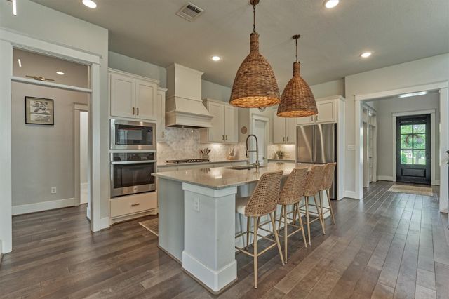 101 Mallard Creek Court, Montgomery, TX 77316