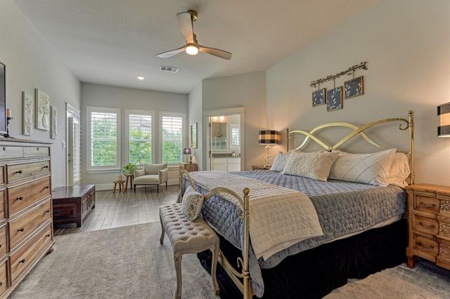 101 Mallard Creek Court, Montgomery, TX 77316