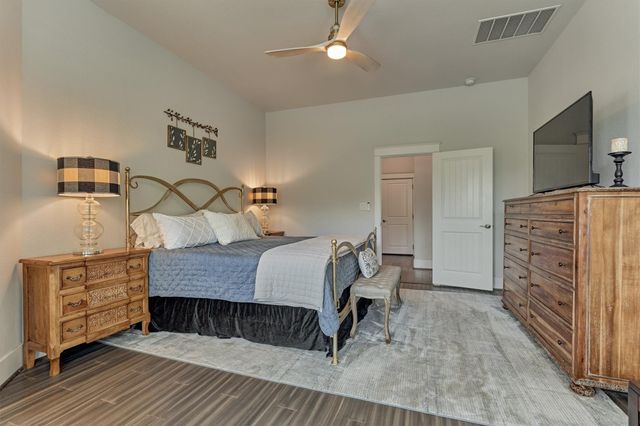 101 Mallard Creek Court, Montgomery, TX 77316