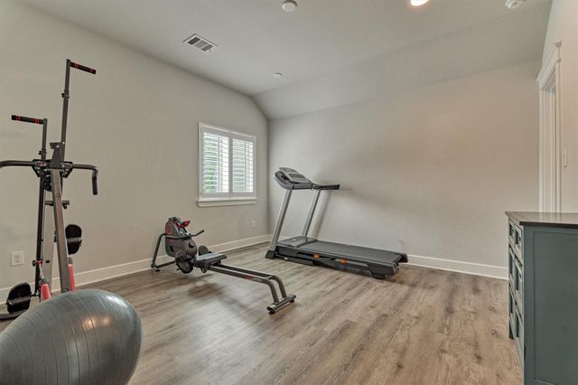 101 Mallard Creek Court, Montgomery, TX 77316