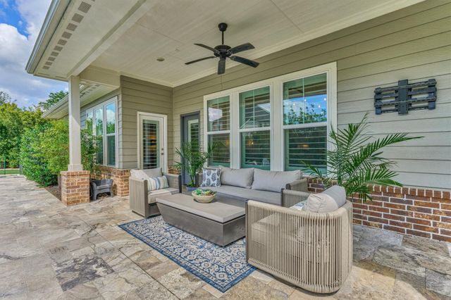 101 Mallard Creek Court, Montgomery, TX 77316