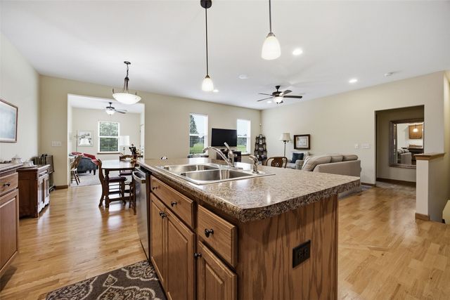 607 Stone Hedge Dr NW, Cedar Rapids, IA 52405