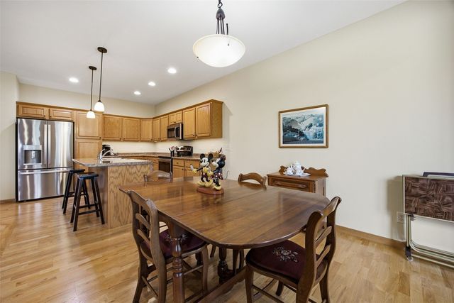 607 Stone Hedge Dr NW, Cedar Rapids, IA 52405