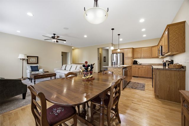 607 Stone Hedge Dr NW, Cedar Rapids, IA 52405
