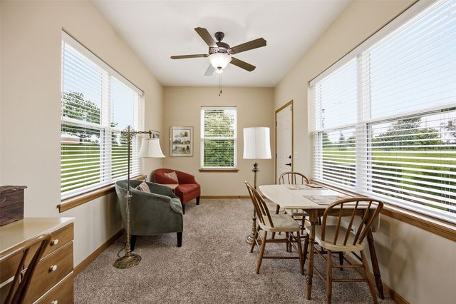 607 Stone Hedge Dr NW, Cedar Rapids, IA 52405