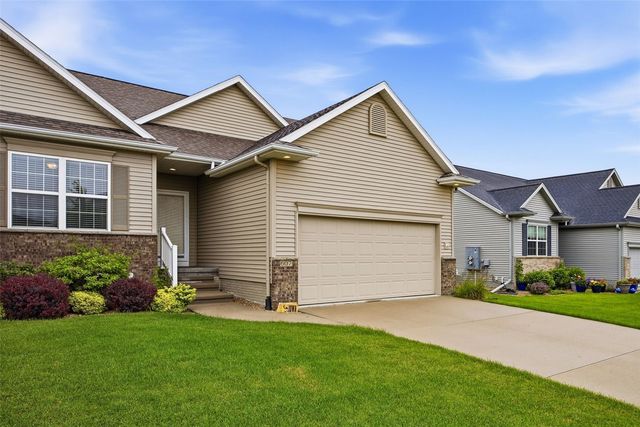 607 Stone Hedge Dr NW, Cedar Rapids, IA 52405