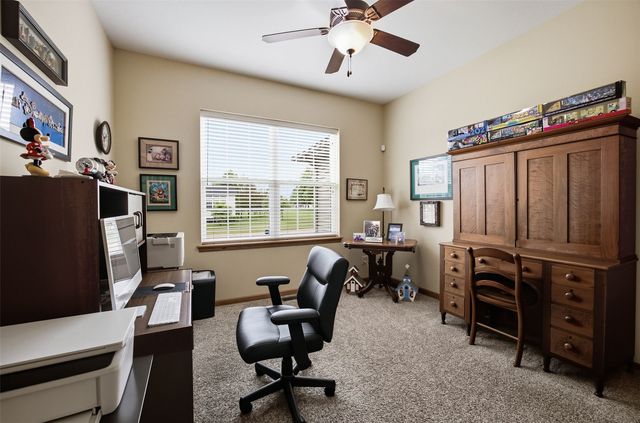 607 Stone Hedge Dr NW, Cedar Rapids, IA 52405