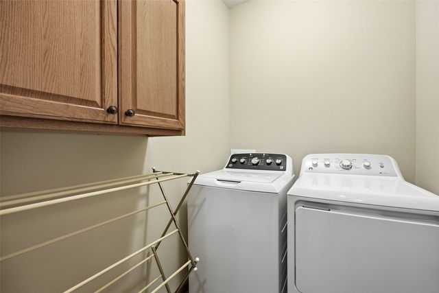607 Stone Hedge Dr NW, Cedar Rapids, IA 52405