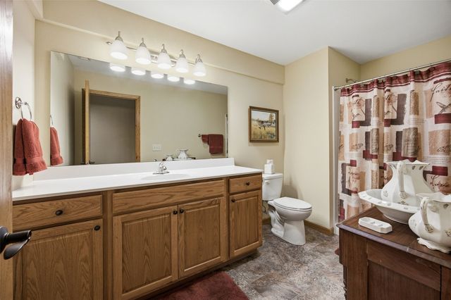 607 Stone Hedge Dr NW, Cedar Rapids, IA 52405