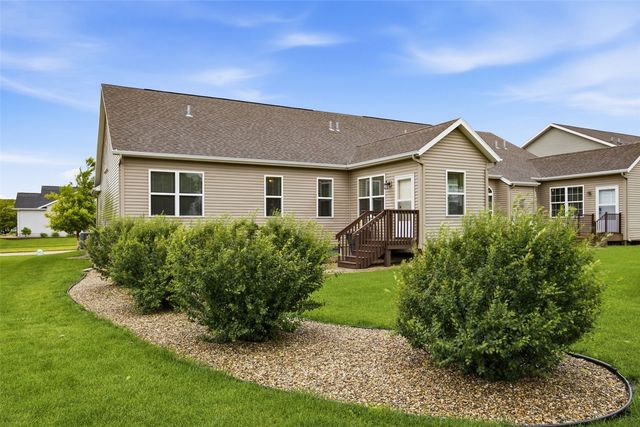607 Stone Hedge Dr NW, Cedar Rapids, IA 52405