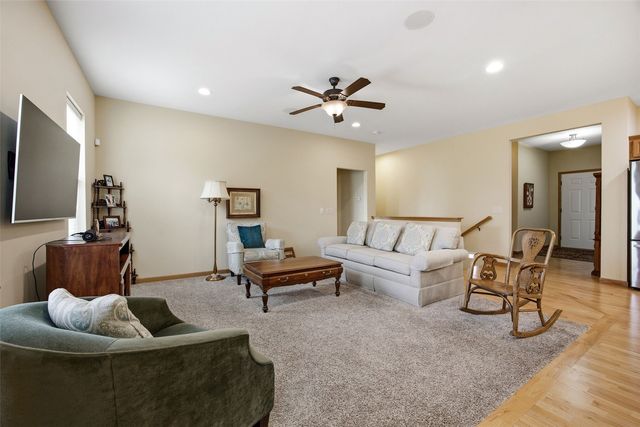 607 Stone Hedge Dr NW, Cedar Rapids, IA 52405