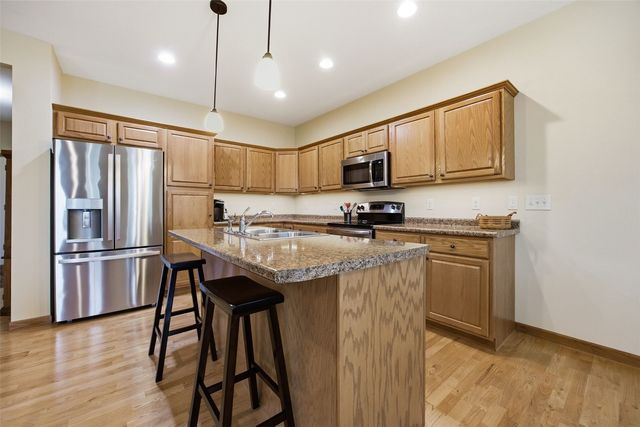 607 Stone Hedge Dr NW, Cedar Rapids, IA 52405