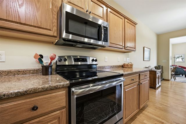 607 Stone Hedge Dr NW, Cedar Rapids, IA 52405