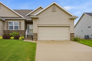 607 Stone Hedge Dr NW, Cedar Rapids, IA 52405