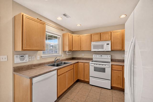 3901 JUNGLE TREE DR, Columbia, MO 65202
