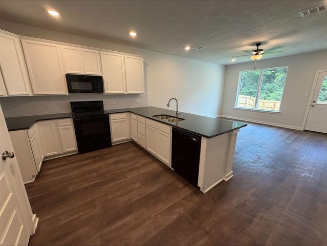 193 New Dawn Trail, Huntsville, TX 77320