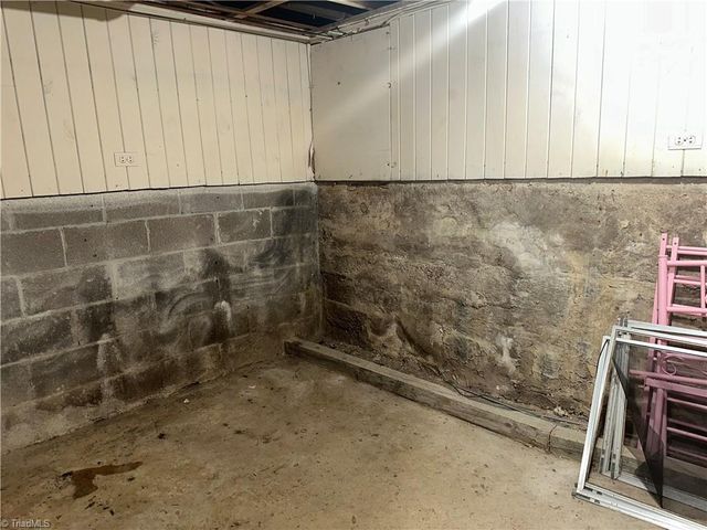 1727 Thurmond Street, Winston-salem, NC 27105