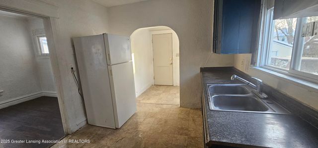 1102 Persons Court, Lansing, MI 48906