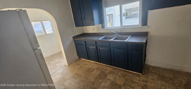 1102 Persons Court, Lansing, MI 48906