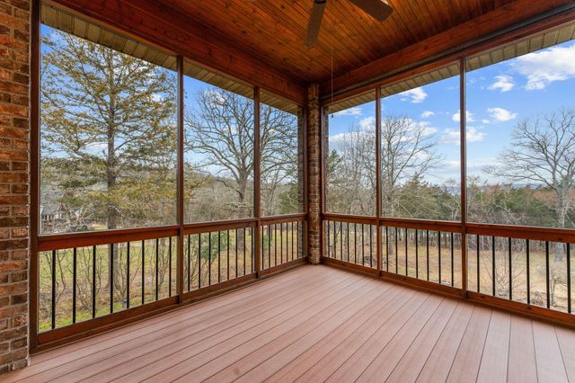 626 Gray Fox Road, Blue Eye, MO 65611